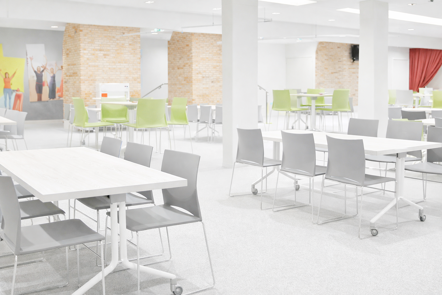 Nieuwe kantine inrichting voor het Amsterdams Lyceum door MV Kantoor