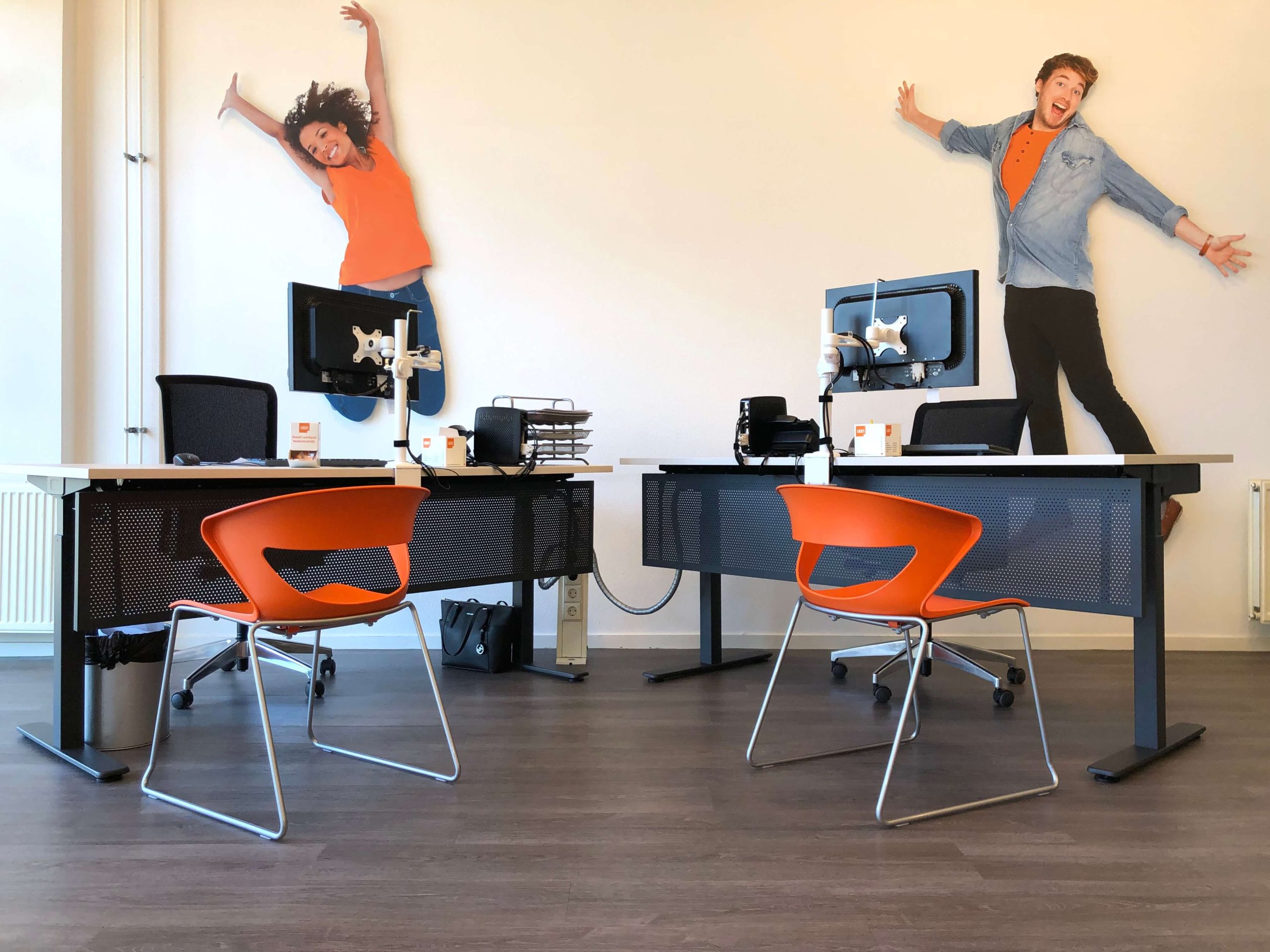 bureaus met bezoekersstoelen