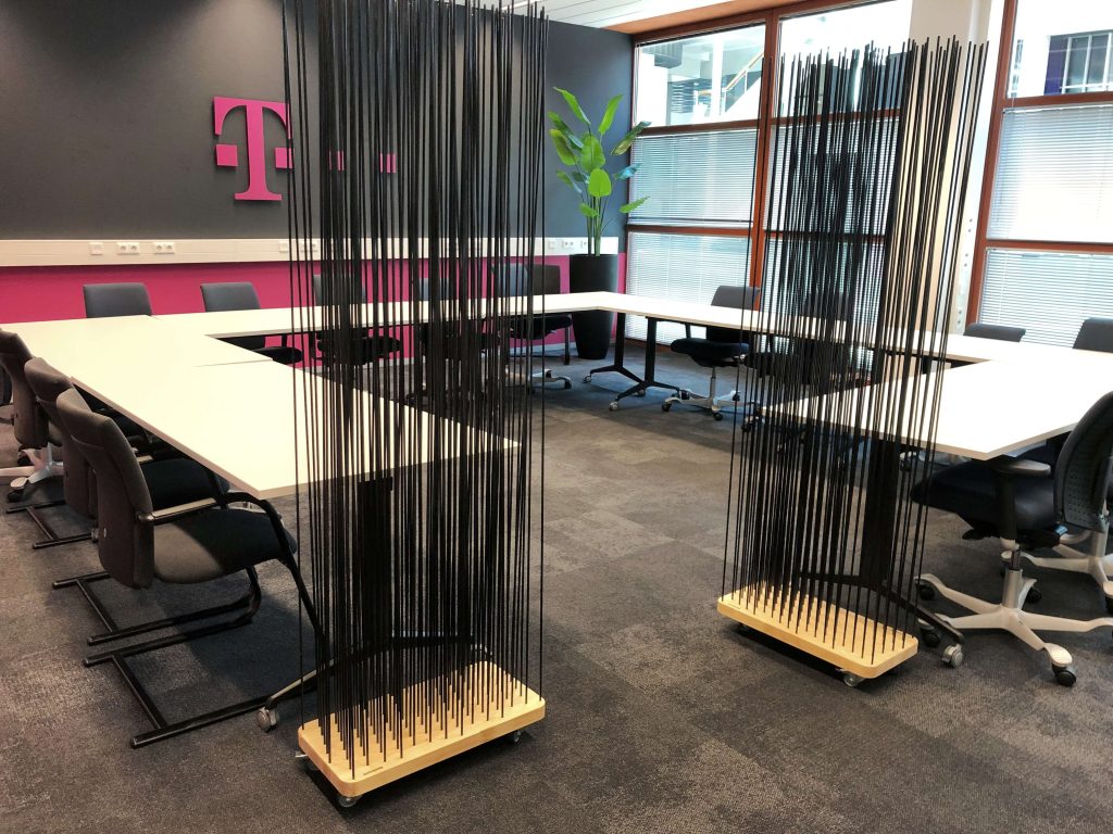 Verrijdbare klaptafels met roomdividers