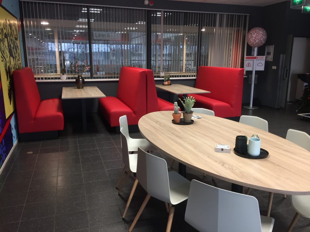 Kantine inrichting Coca Cola toepasselijke kleuren
