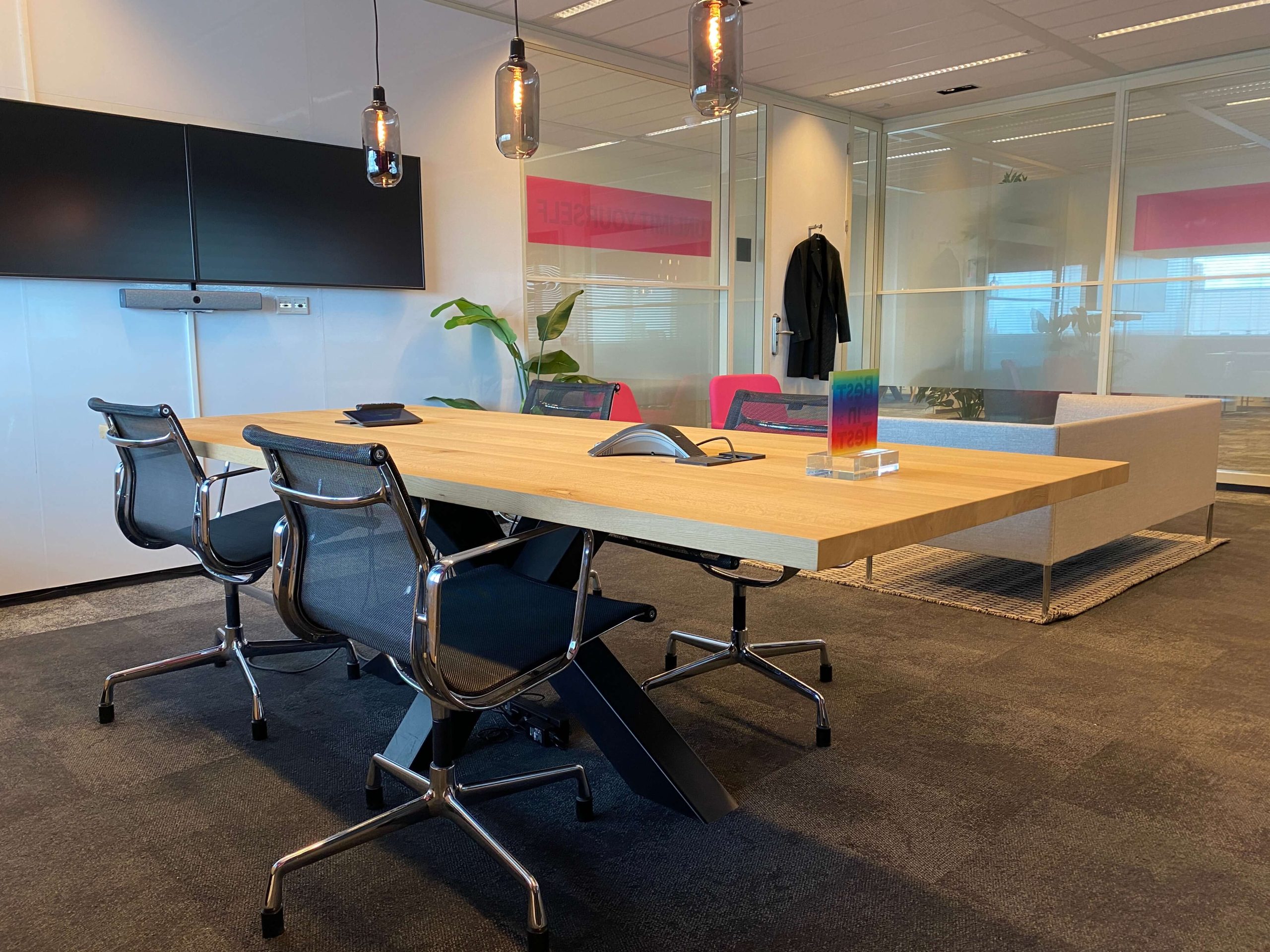 T-Mobile vergadertafel