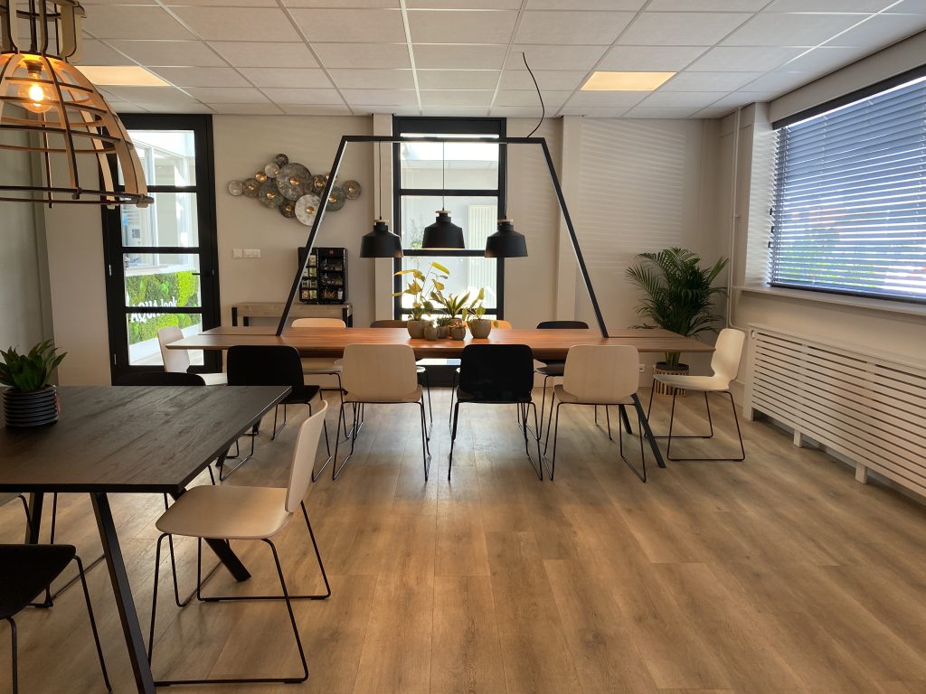 Grote kantinetafel