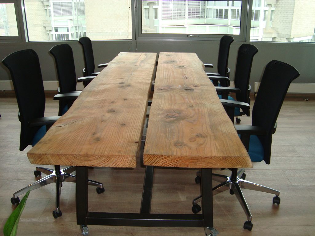 Houten boomstamtafel