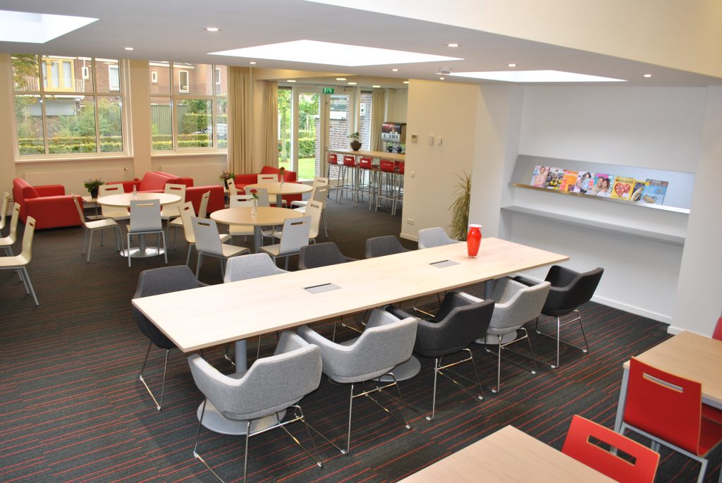 Complete docentenkamer inrichting