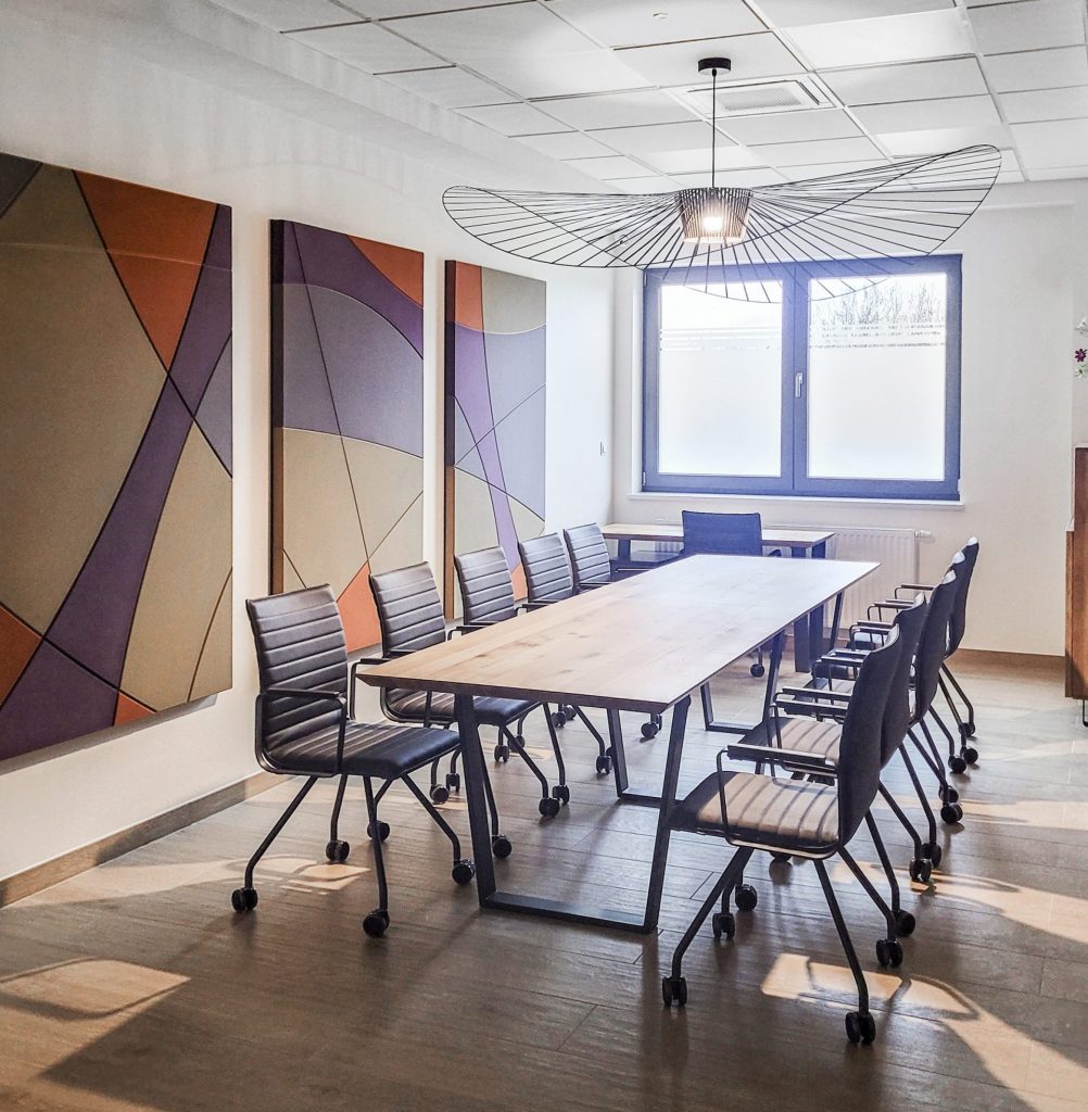 Conference tafel met orte stoelen