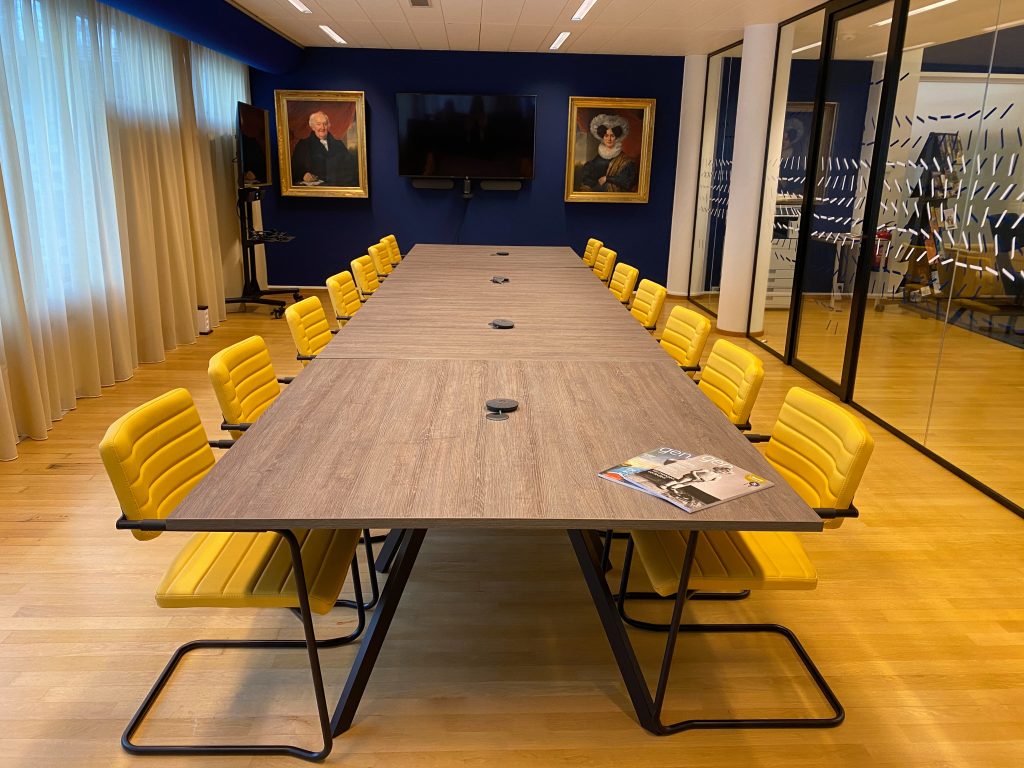 Grote vergadertafel