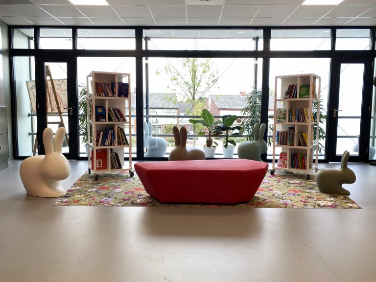 Zitjes in een schoolbibliotheek