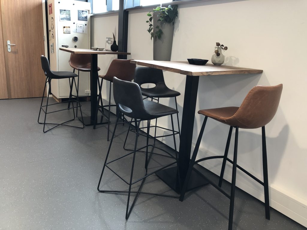 Koffiecorner met barkrukken
