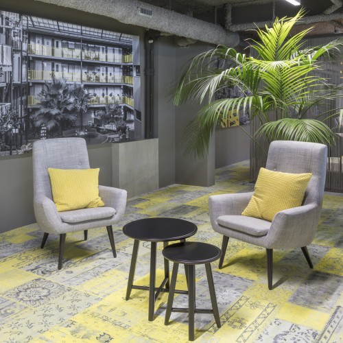 Zithoek met loungestoelen