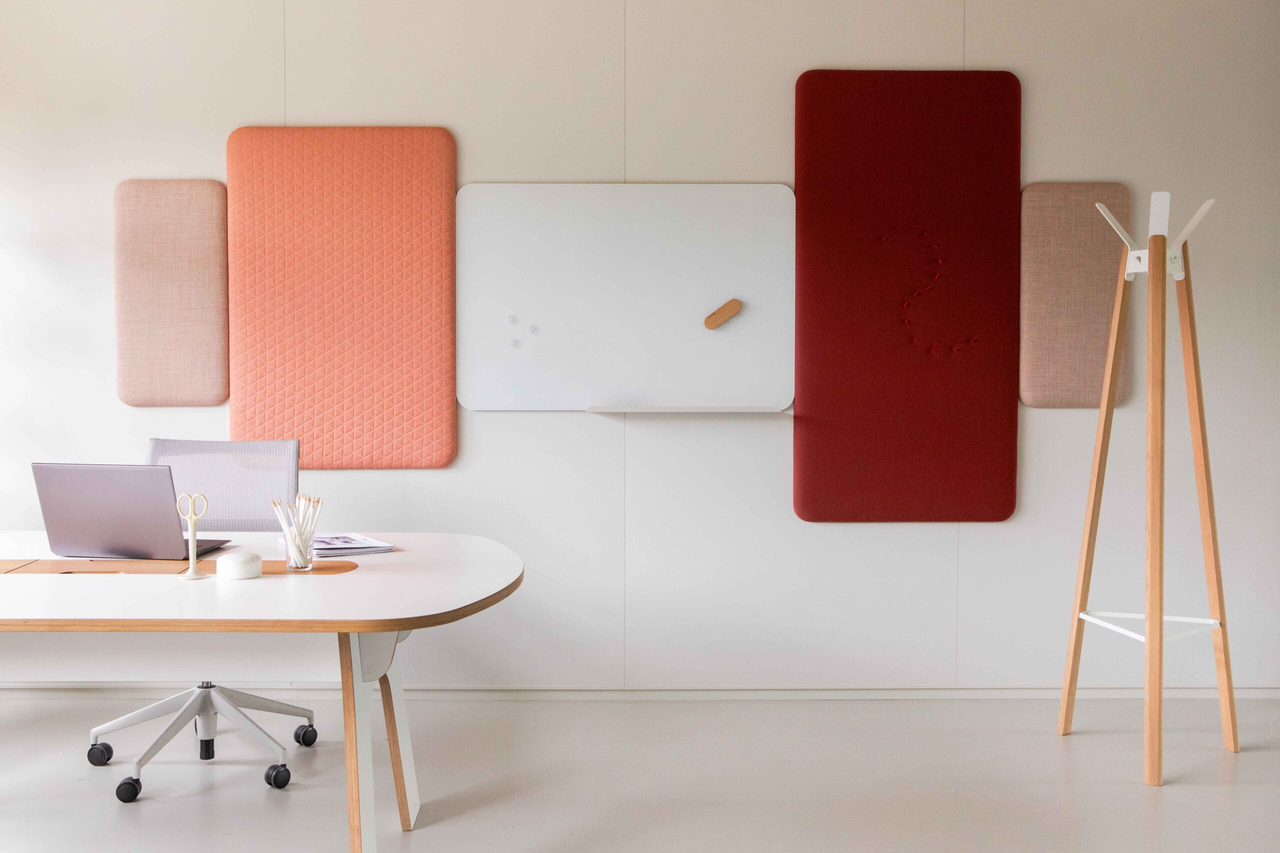 Pillow Wall Cascando