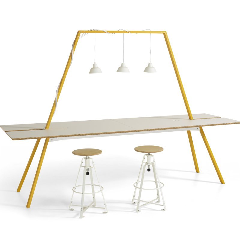 Houten dock tafel met krukken