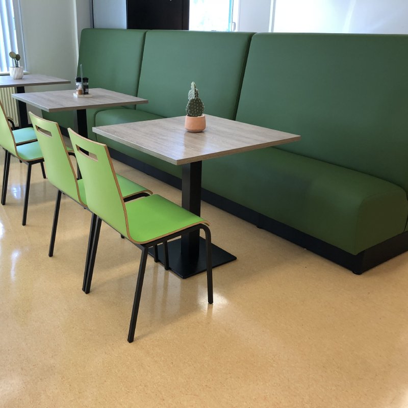 kolomtafel voor treinbank