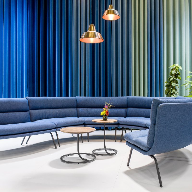 Lande bijzettafel L-IOT en Talks bank