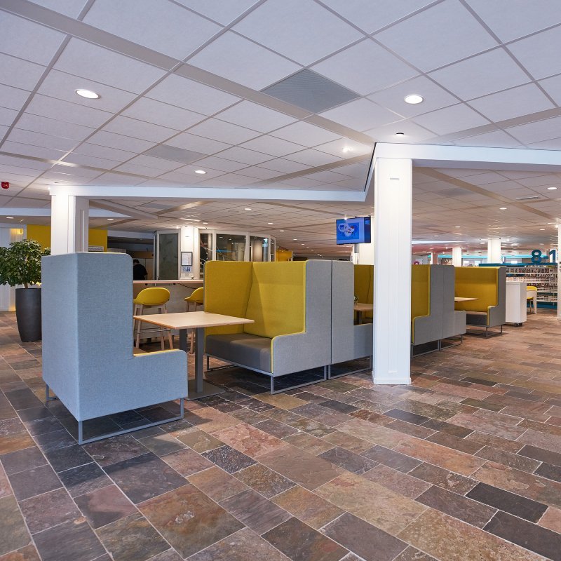 akoestische bank met hoge zijpanelen