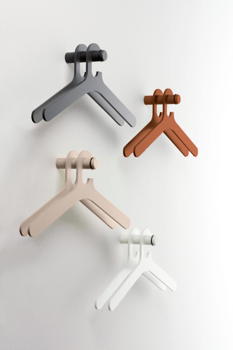 Cascando pole kledinghangers