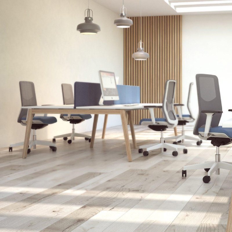 duo bureaus met houten poten