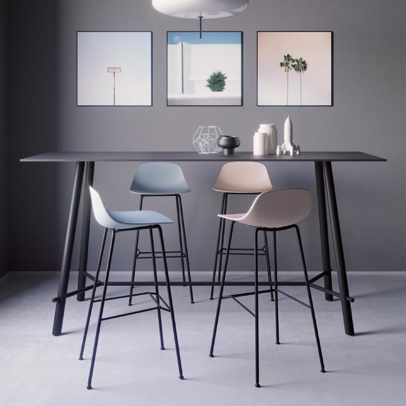 Hoge tafel zwart met krukken