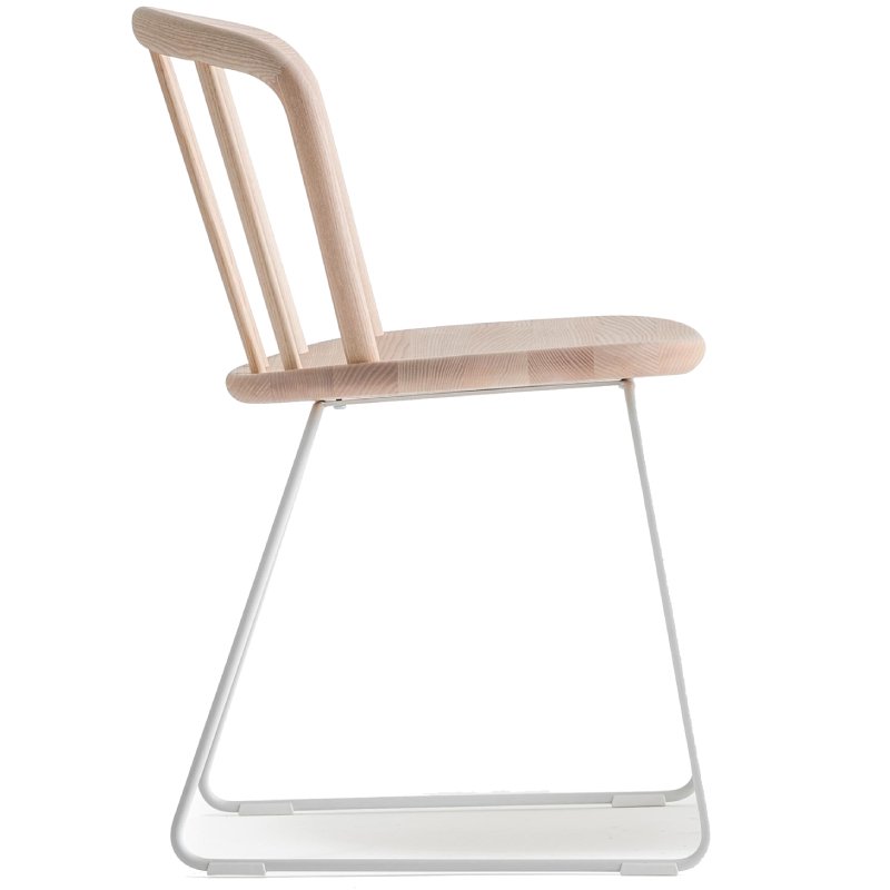 Houten kantinestoel met sledeframe