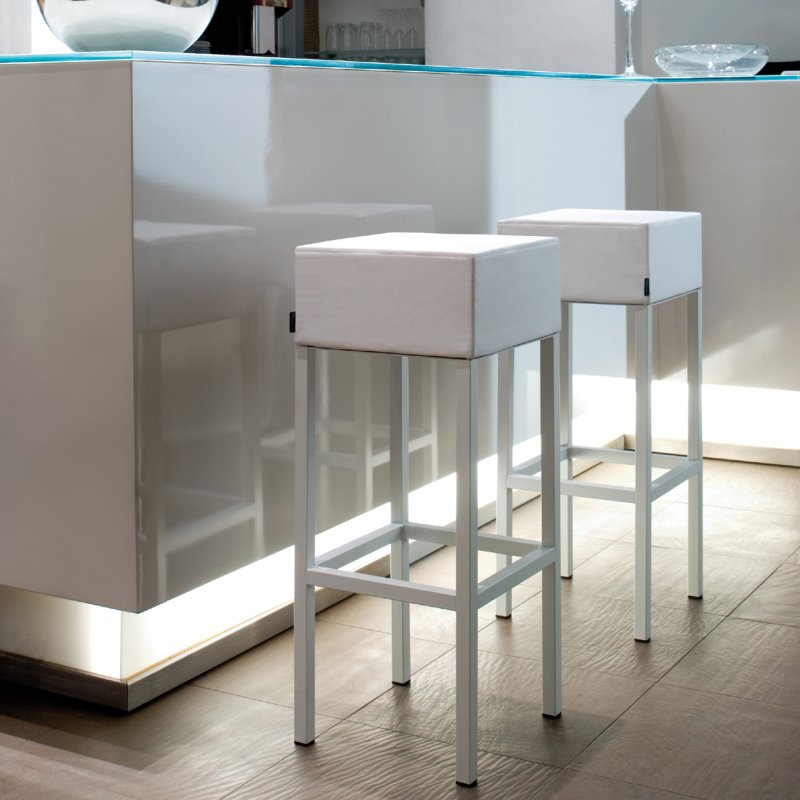 Witte vierkante kruk 65 cm hoog