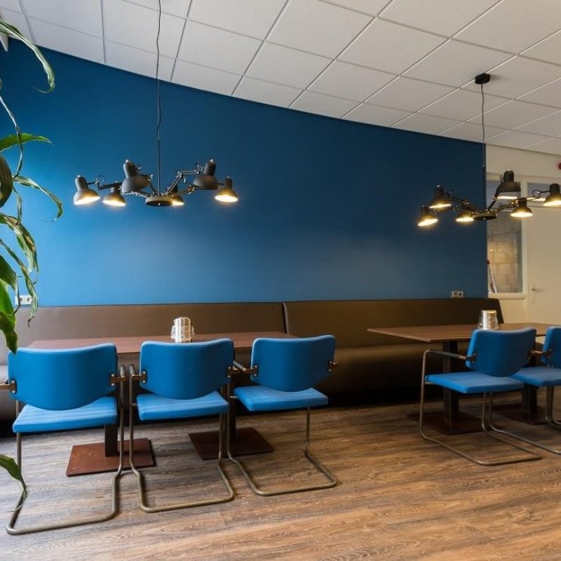 Kantine interieur met stoel alfa