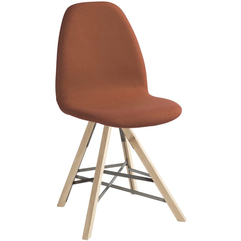 stoel piramide met houten poten