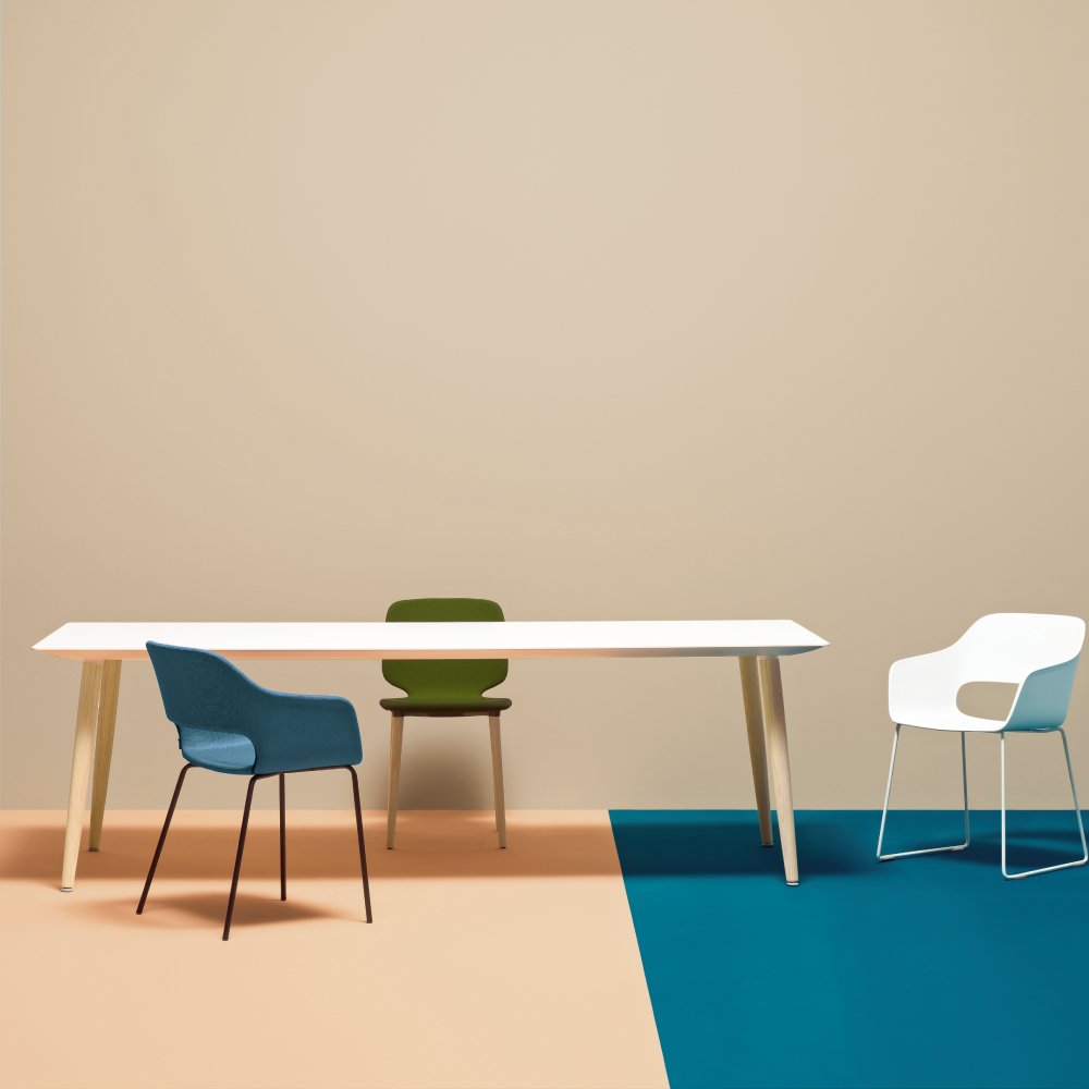 witte rechthoekige tafel