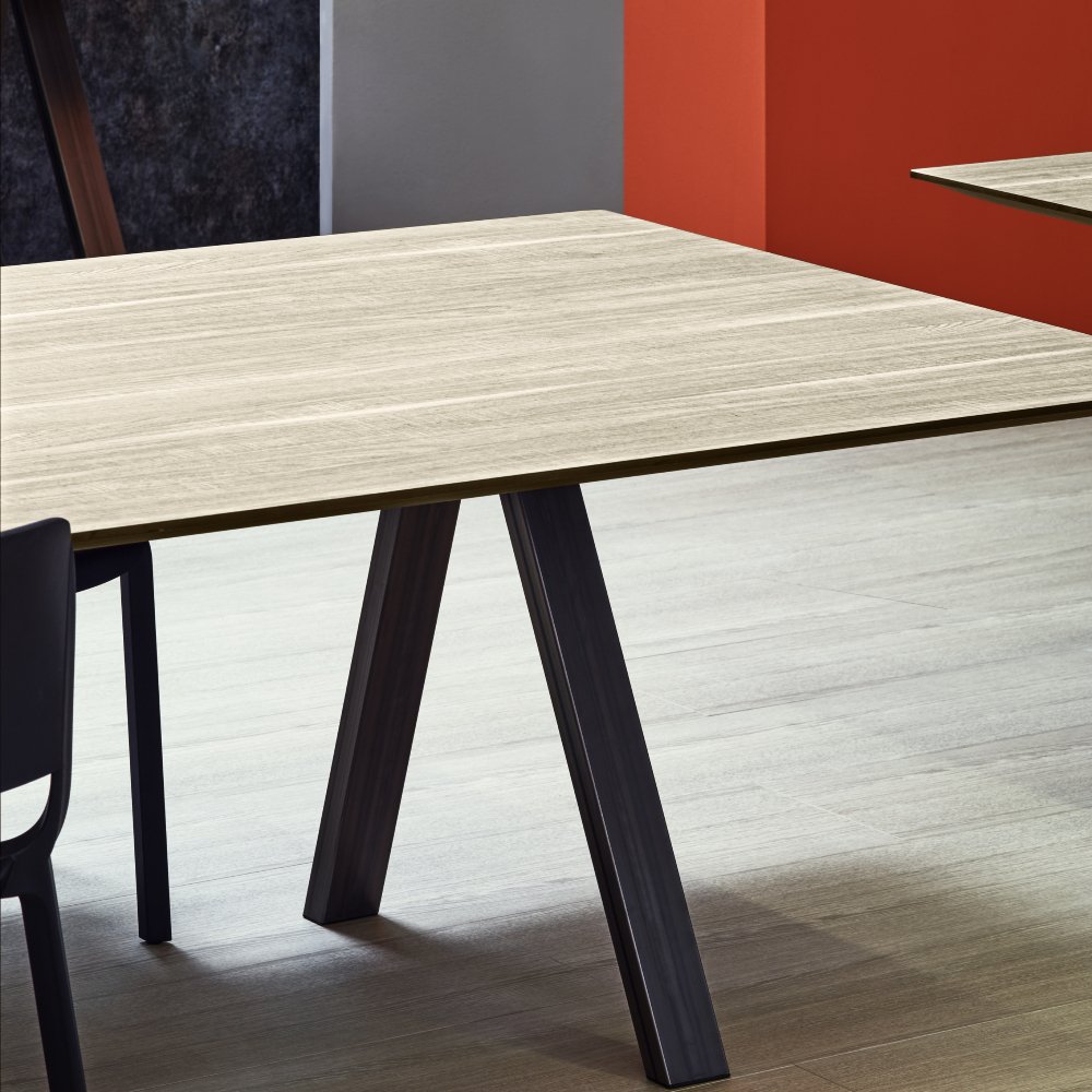 houten vergadertafel