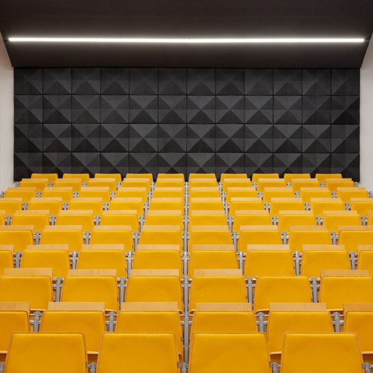 Akoestische wandpanelen zaal