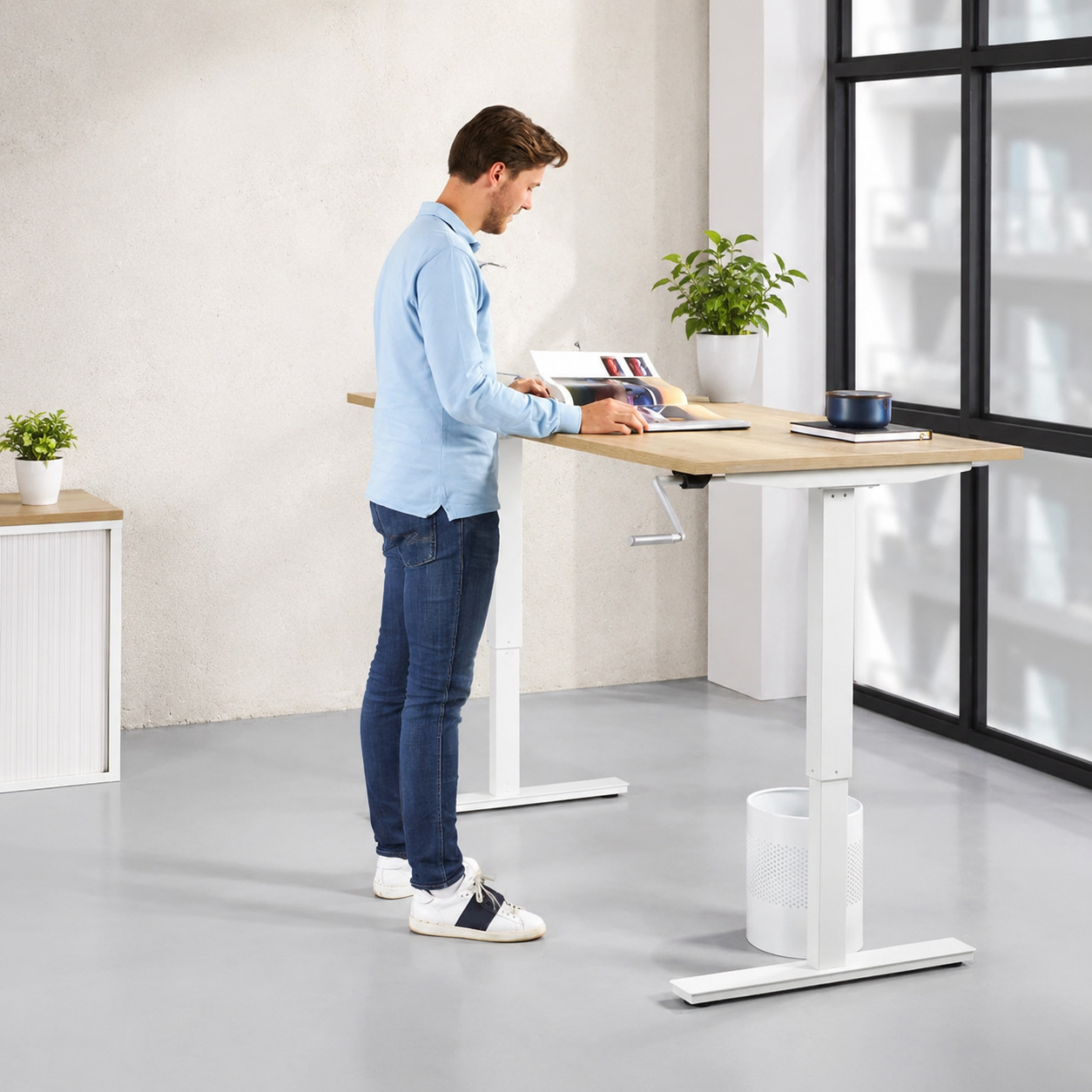 SH2 Slinger verstelbaar bureau wit met eiken blad veilige kantoorinrichting