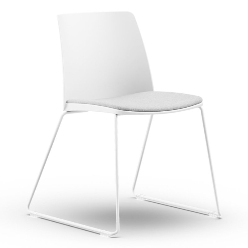 Witte kunststof stoel met stof