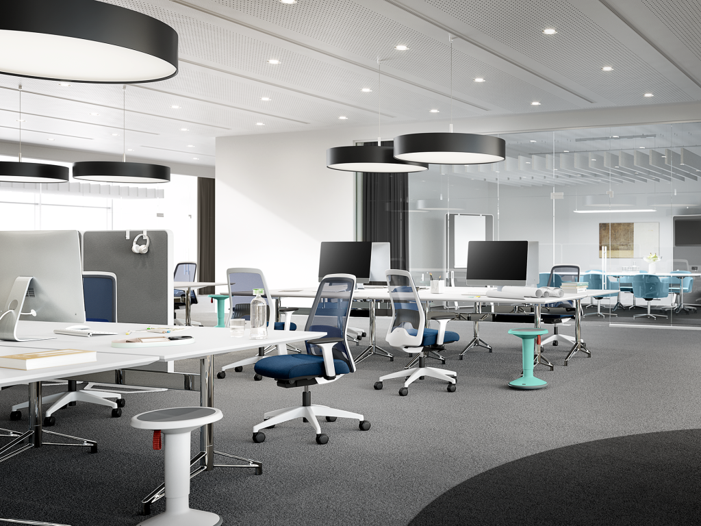 Kantoorinrichting met witte bureaus en witte Interstuhl Every EV211 bureaustoelen.