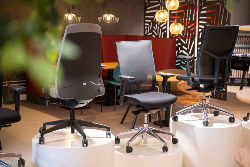 MV Kantoor showroom bureaustoelen