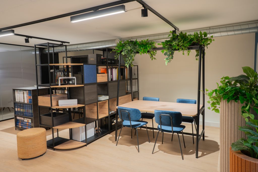 MV Kantoor showroom aanlandtafel