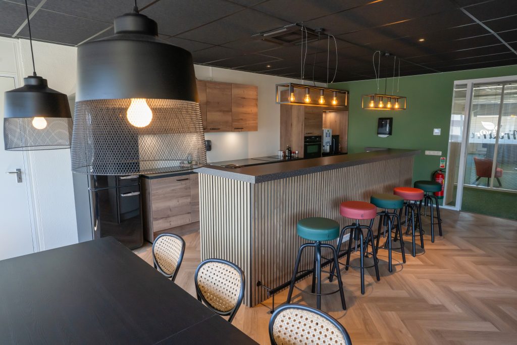 Maatwerk bar met lattenwanden