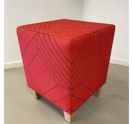 Outlet: Rode vierkante hocker op houten poten