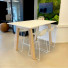 Hoge tafel met krukken