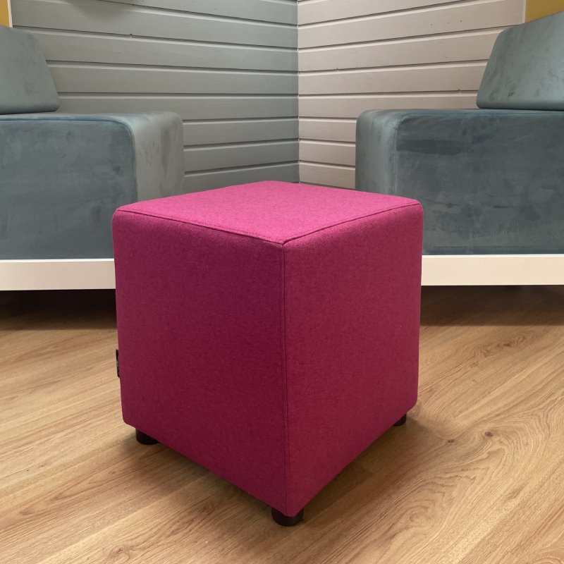 Email Aandringen Asser Outlet: Hocker vierkant fuchsia | Poefen kopen | MV Kantoor