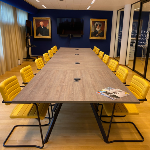 Projectinrichting Den Haag Centrum voor familiegeschiedenis vergadertafel